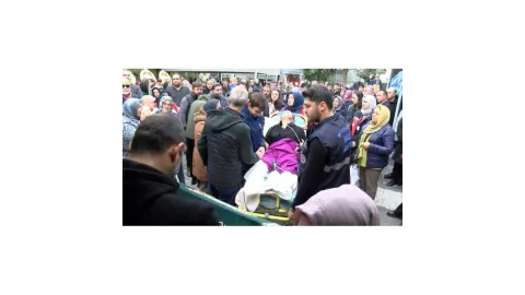 5 yaşındaki kızına son vedaya sedyeyle geldi! Yürek yakan görüntüler