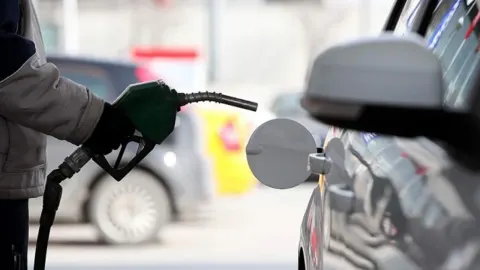 Akaryakıta indirim bekleniyor: İşte 19 Ekim 2026 güncel benzin, motorin ve LPG fiyatları