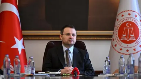 Bakan Gürlek açıkladı: Fon soruşturmasında 404 kişi hakkında adli işlem yapıldı