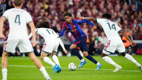 Barcelona ve Manchester City ilk mağlubiyetlerini yaşadığı haftada zirveye tutundu