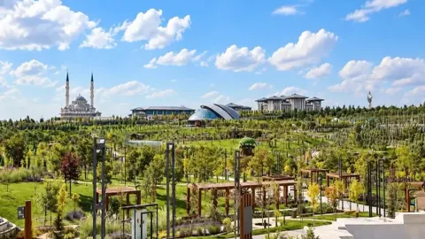 Beştepe Millet Ormanı açılıyor. Yaklaşık 92 futbol sahası büyüklüğünde