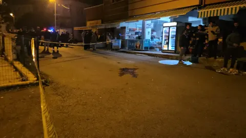 Boşanma aşamasındaki eşini ve araya giren genci vurdu