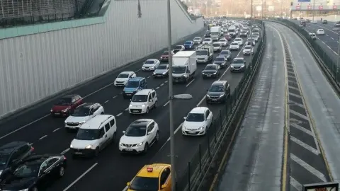 Büyükçekmece'de D-100 kara yolunun bir bölümü 22.00-06.00 saatlerinde trafiğe kapatılacak