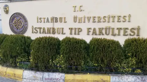 Çapa'da kadın tuvaletinde sapık paniği. Flaş patlayınca yakayı ele verdi