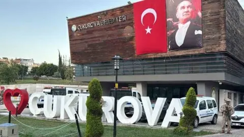 Çukurova Belediyesine yolsuzluk ve rüşvet operasyonu: 44 gözaltı