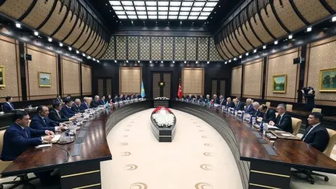 Cumhurbaşkanı Erdoğan, Kazakistan Cumhurbaşkanı Tokayev ile heyetler arası görüşmeye başkanlık etti