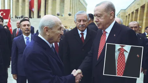 Cumhurbaşkanı Erdoğan'ın kırmızı kravatında KAAN detayı