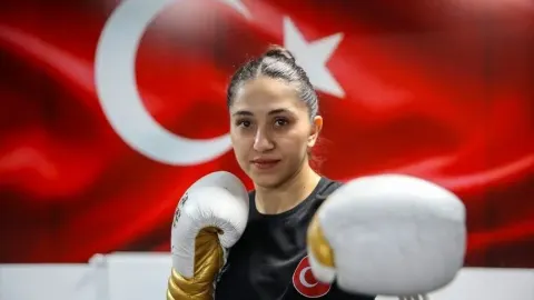 Dünya ve Avrupa şampiyonu Asuman Çığlıoğlu kick boksta yeni başarıların peşinde