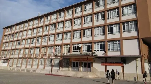 "Edebiyat şehri"nin köklü okulu asırlık eğitim mirasını geleceğe taşıyor