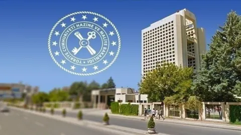 Ekonomi yönetiminde hareketli gün! Peş peşe iki ayrılık haberi
