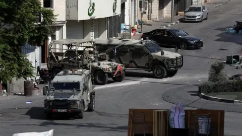 El Halil kentindeki kuşatmayı 5. gününde sürdüren İsrail ordusu yaklaşık 5 bin Filistinliyi yerinden etti