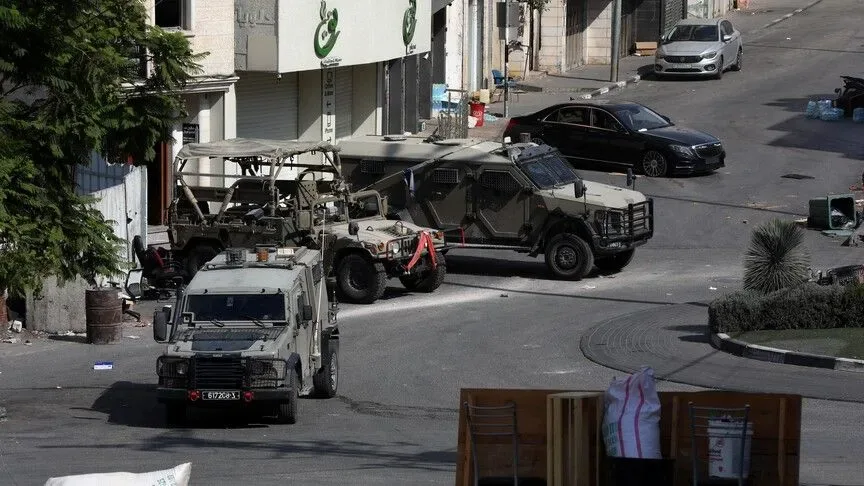 El Halil kentindeki kuşatmayı 5. gününde sürdüren İsrail ordusu yaklaşık 5 bin Filistinliyi yerinden etti