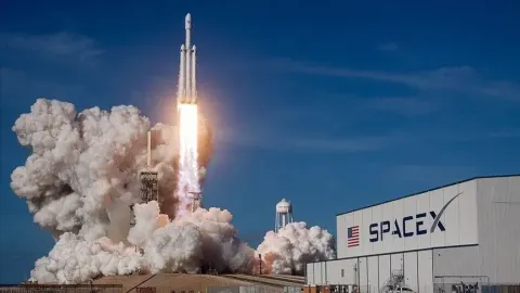 Elon Musk: Gelecek yıl Amerika'daki her çocuğa SpaceX hisselerimden birini vereceğim