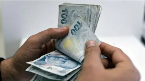EMEKLİ AMMI SON DAKİKA: En düşük emekli maaşı ne kadar olacak? Ocak 2027 emekli maaşı tahminleri...