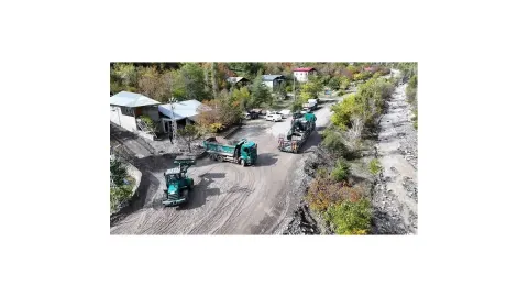 Erzurum Uzundere'de sel ve rusubatı DSİ 8. Bölge ekipleri temizliyor
