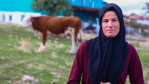 Fabrikada işçi olarak çalışırken başladı, şimdi "hanımağa" diyorlar