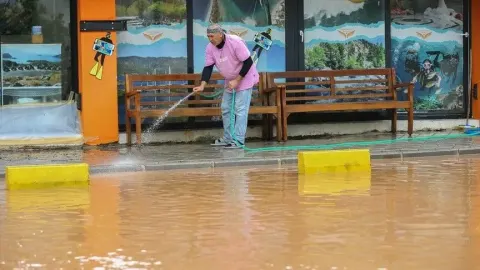 Fethiye'de sağanak hayatı olumsuz etkiledi