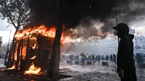 Fransa İçişleri Bakanı Nunez, sarı yeleklilerin gösterilerinin ardından istifasını sundu