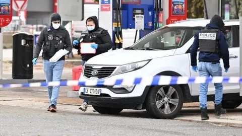 Fransa'da silahlı saldırıda 1 kişi yaşamını yitirdi, 4 kişi yaralandı