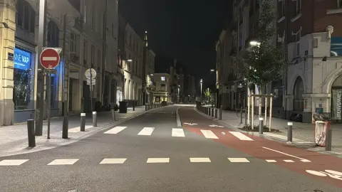 Fransa'da sokağa çıkma yasağı. Sokaklar geceyi sakin geçirdi