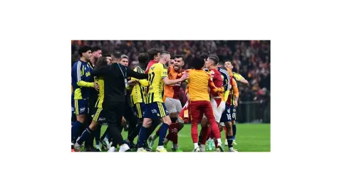 Galatasaray-Fenerbahçe derbisinde yaşananlar dünya basınının gündeminde!