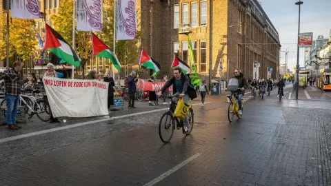 Hollanda'da Filistin'e destek için 111 haftadır hafta içi her sabah sessiz protesto düzenleniyor