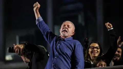 İlk turda yenilmişti, herkes şaşkın. Lula da Silva nasıl dördüncü kez başkan seçildi?