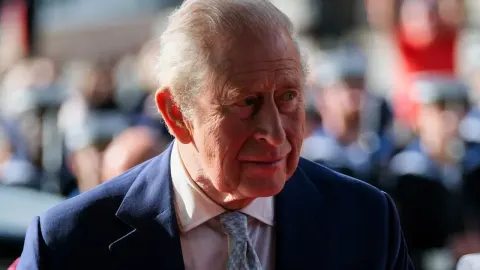 İngiltere Kralı Charles Karayipler yolunda. Eski sömürgeler özür bekliyor