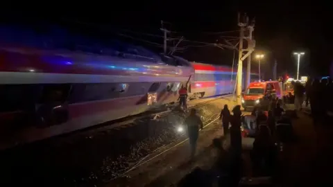 İspanya'da iki yüksek hızlı tren çarpıştı. Madrid-Endülüs hattı kapandı