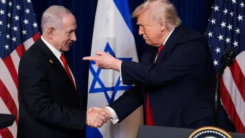 İsrail basını: Trump, Netanyahu'yu muhalefetle ulusal birlik hükümeti kurmaya zorlayacak