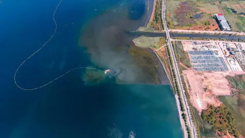 İzmit Körfezi’nden 2,4 milyon metreküp çamur çıkarıldı