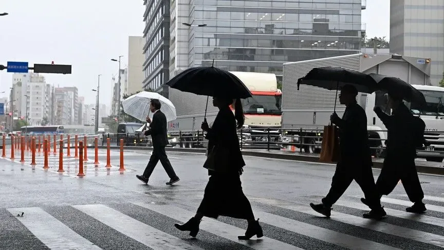 Japonya'nın güneyine yaklaşan Champi Tayfunu nedeniyle şiddetli yağış ve rüzgar uyarısı yapıldı