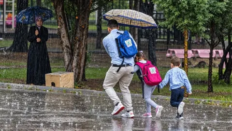 Kocaeli'de yarın okullar tatil mi son dakika? 19 Ekim Pazartesi Kocaeli'de Valilik tatil açıklaması geldi mi?