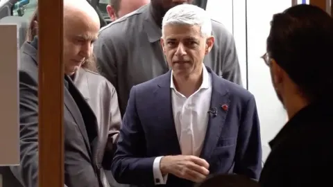 Londra Belediye Başkanı Khan, COP31'de kentini ve C40 şehirlerini temsil edeceğini belirtti