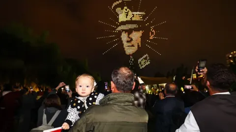 Manisa'da Cumhuriyet kutlamalarında 1000 dron ile gökyüzünde Atatürk portresi oluşturuldu