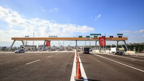Mersin'de Çeşmeli-Taşucu Otoyolu'nun yapımı tamamlanan Kızkalesi kesimi trafiğe açıldı