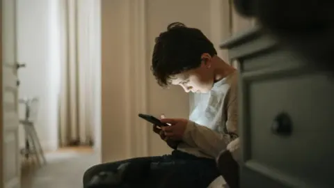 Meta ve Snapchat sanık sandalyesinde. İki genç teknoloji devlerini mahkemeye verdi