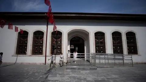 Osmanlı döneminde hastane olarak da kullanılan binada 115 yıldır eğitim veriliyor