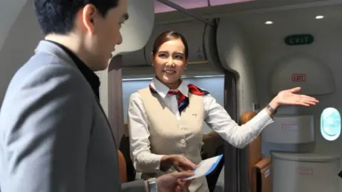 Oturmak yasak, cepler boş olacak. İşte havalimanı çalışanlarının uyması gereken akılalmaz kurallar