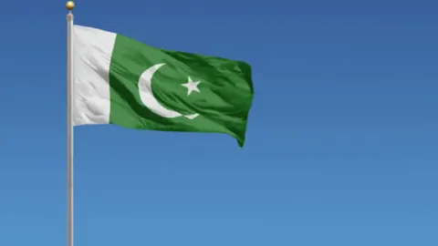 Pakistan'da katliam gibi kaza: 10 ölü, 32 yaralı