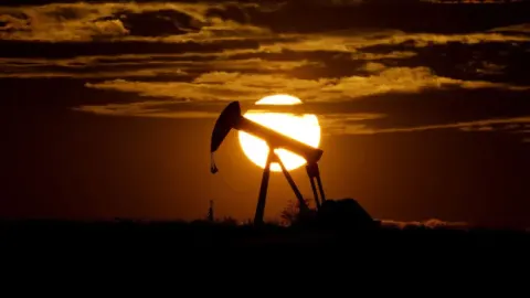 Petrol, Rusya’ya yönelik yaptırımların hafifletilmesiyle geriledi