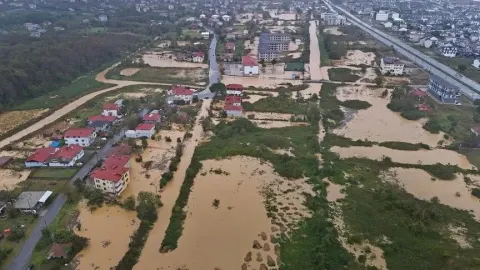 Sakarya'da selden etkilenen hanelere 10 bin lira ödeme yapılacak