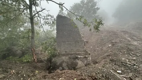 Sakarya'da yol çalışmasında antik yazıtlı taş blok bulundu