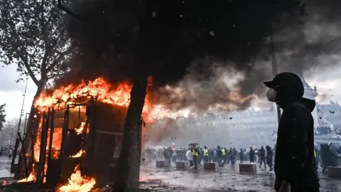 Sarı Yelekliler eylemlerinin ardından ABD'den Fransa'daki vatandaşlarına güvenlik uyarısı