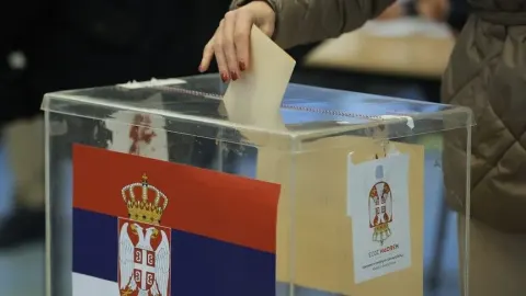 Sırbistan'da 6,4 milyonu aşkın seçmen 25 Ekim'deki erken genel seçimde sandık başına gidecek