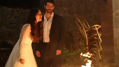 Son dakika başrol değiştiren dizi reytinglerde dibi gördü: Erken final yapıyor