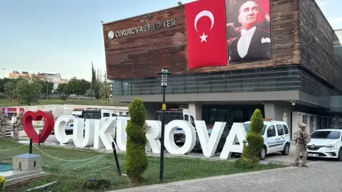 SON DAKİKA! Çukurova Belediyesi’ne operasyon: 44 şüpheli gözaltında