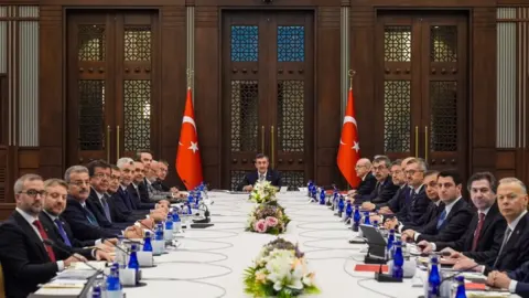 SON DAKİKA: EKK'da 4 saatlik fon zirvesi: Ara ödeme kısa sürede başlayacak