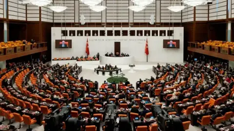 Son Dakika... 'Fon' yasa teklifi komisyondan geçti