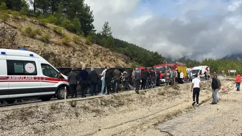 SON DAKİKA! Isparta-Antalya kara yolunda yolcu otobüsü devrildi: 1 can kaybı